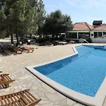 Camp Marina Park za odmor Lozovac