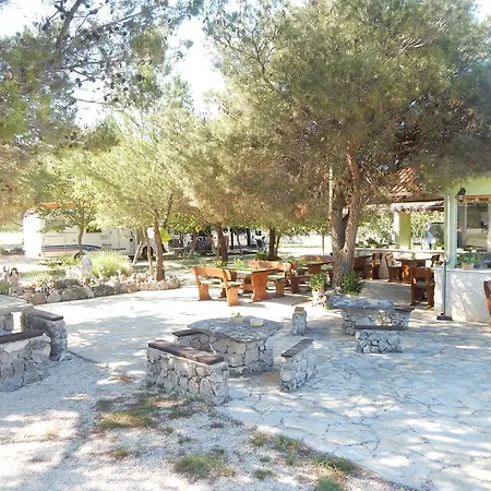 Πάρκο διακοπών Camp Marina Lozovac